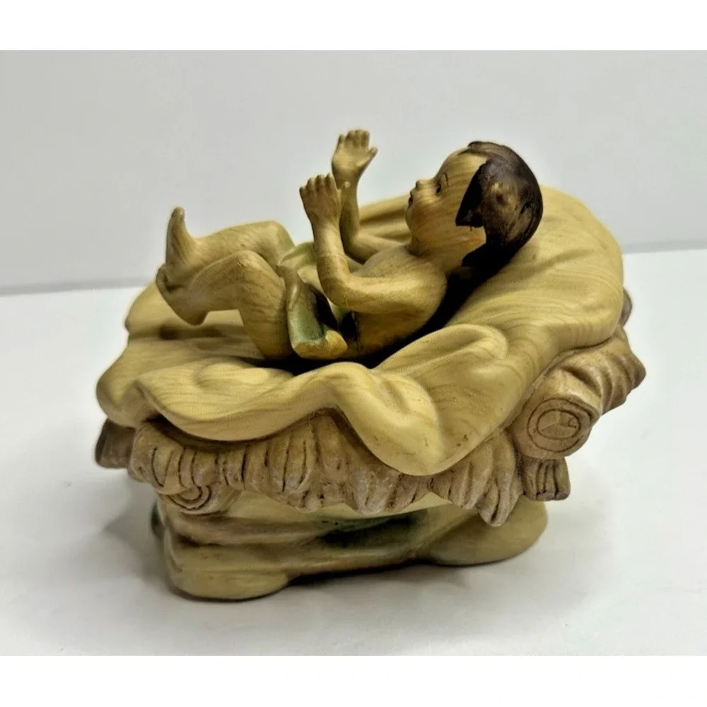 Sams Club Members mark Baby Jesus Replacement From Nativity Set‎